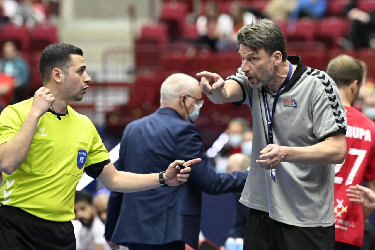Suarez, tu ești?! A uitat unde se află și și-a mușcat de mână adversarul la Campionatul Mondial _6