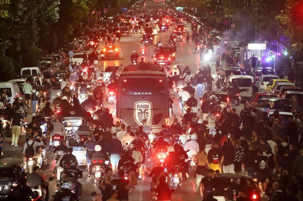 Răzvan Lucescu a ales între fanii lui Rapid și cei ai lui PAOK: 