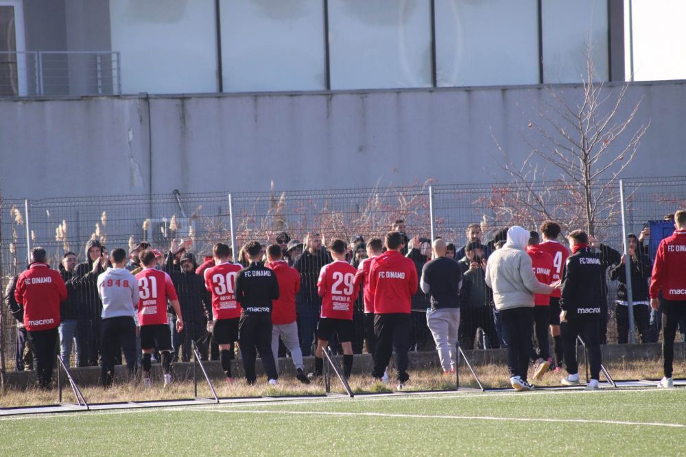 Scene incredibile la Dinamo - CS Păulești: „Înjură, să te aud!” Vali Lazăr a aruncat cu două perechi de chiloți spre banca dinamoviștilor_1