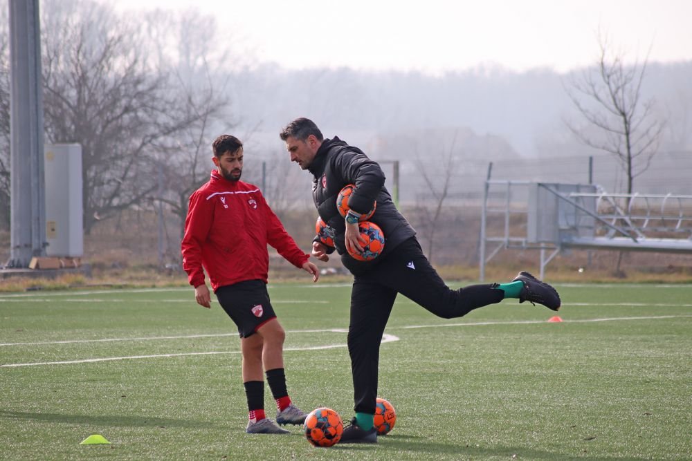 Dinamo nu a reușit să treacă de echipa lui Vali Lazăr în primul meci al anului! A debutat unul dintre ”gemenii golului”_2
