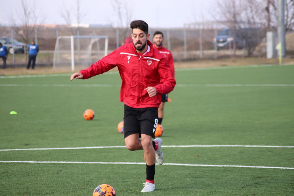 Dinamo nu a reușit să treacă de echipa lui Vali Lazăr în primul meci al anului! A debutat unul dintre ”gemenii golului”_7