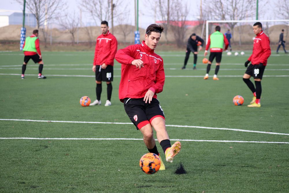 Dinamo nu a reușit să treacă de echipa lui Vali Lazăr în primul meci al anului! A debutat unul dintre ”gemenii golului”_9