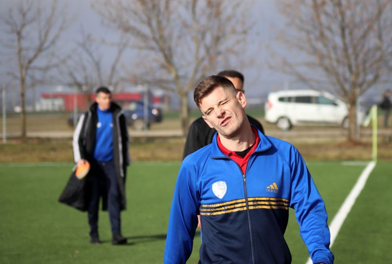 Dinamo nu a reușit să treacă de echipa lui Vali Lazăr în primul meci al anului! A debutat unul dintre ”gemenii golului”_14