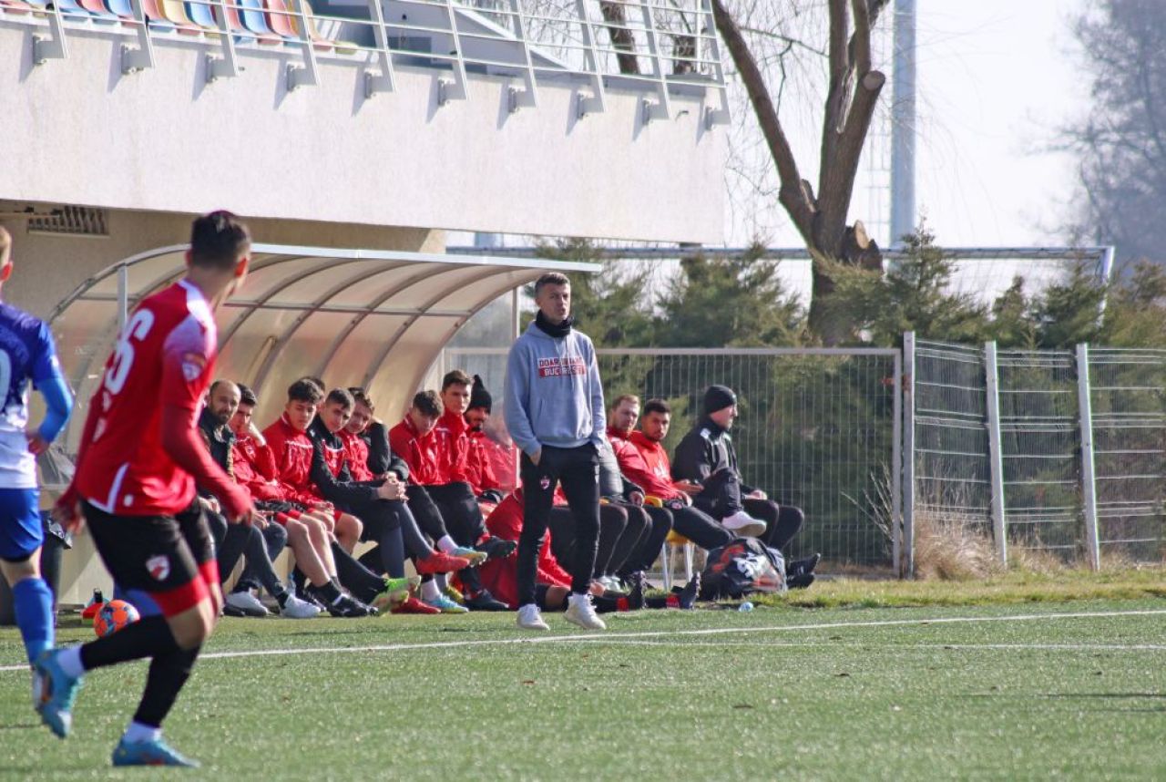 Dinamo nu a reușit să treacă de echipa lui Vali Lazăr în primul meci al anului! A debutat unul dintre ”gemenii golului”_21