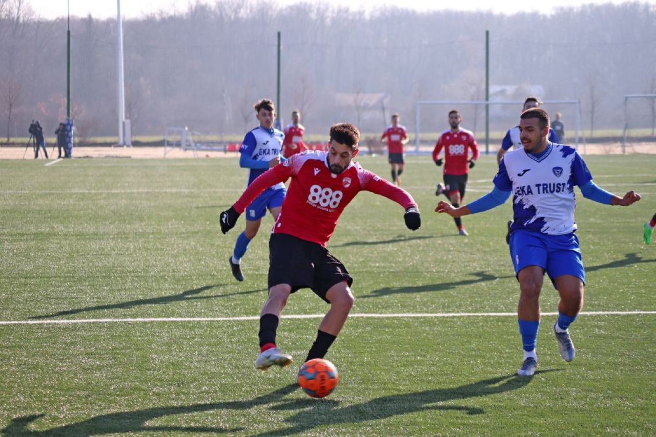 Dinamo nu a reușit să treacă de echipa lui Vali Lazăr în primul meci al anului! A debutat unul dintre ”gemenii golului”_25