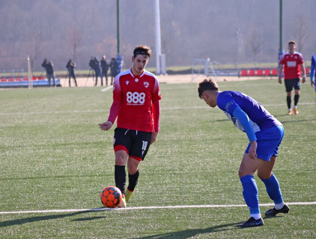 Dinamo nu a reușit să treacă de echipa lui Vali Lazăr în primul meci al anului! A debutat unul dintre ”gemenii golului”_28