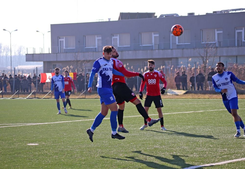 Dinamo nu a reușit să treacă de echipa lui Vali Lazăr în primul meci al anului! A debutat unul dintre ”gemenii golului”_30