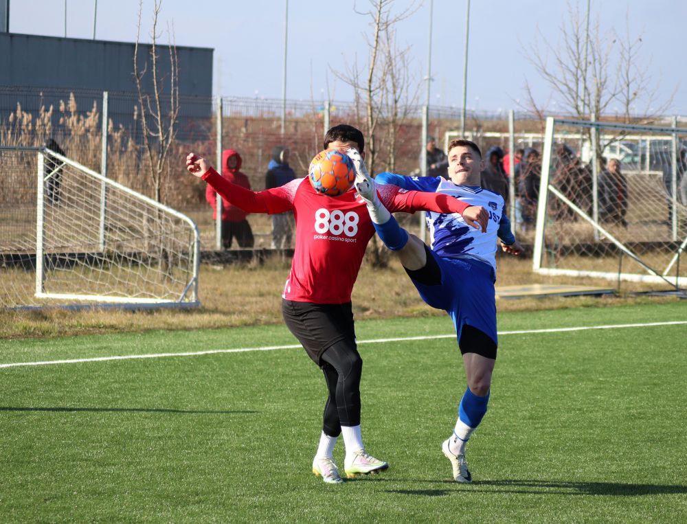 Dinamo nu a reușit să treacă de echipa lui Vali Lazăr în primul meci al anului! A debutat unul dintre ”gemenii golului”_37