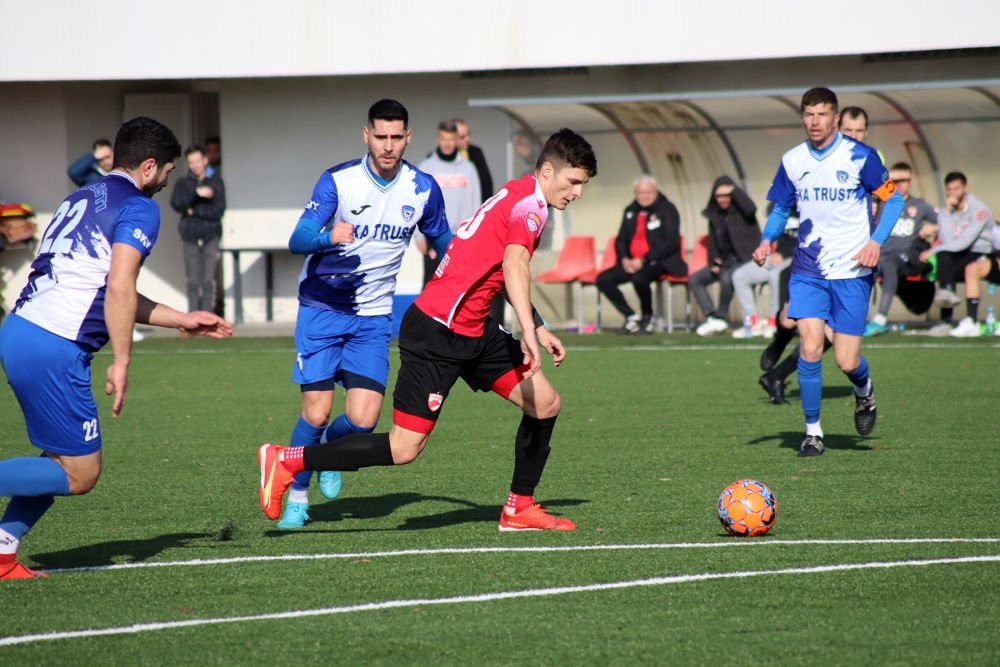 Dinamo nu a reușit să treacă de echipa lui Vali Lazăr în primul meci al anului! A debutat unul dintre ”gemenii golului”_38