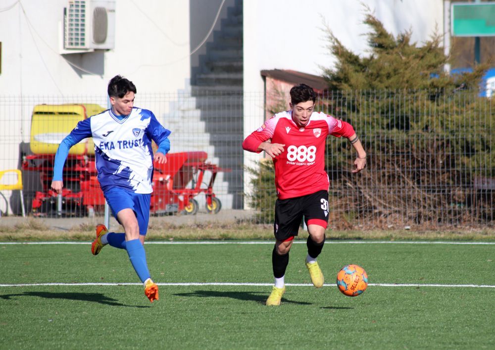 Dinamo nu a reușit să treacă de echipa lui Vali Lazăr în primul meci al anului! A debutat unul dintre ”gemenii golului”_45