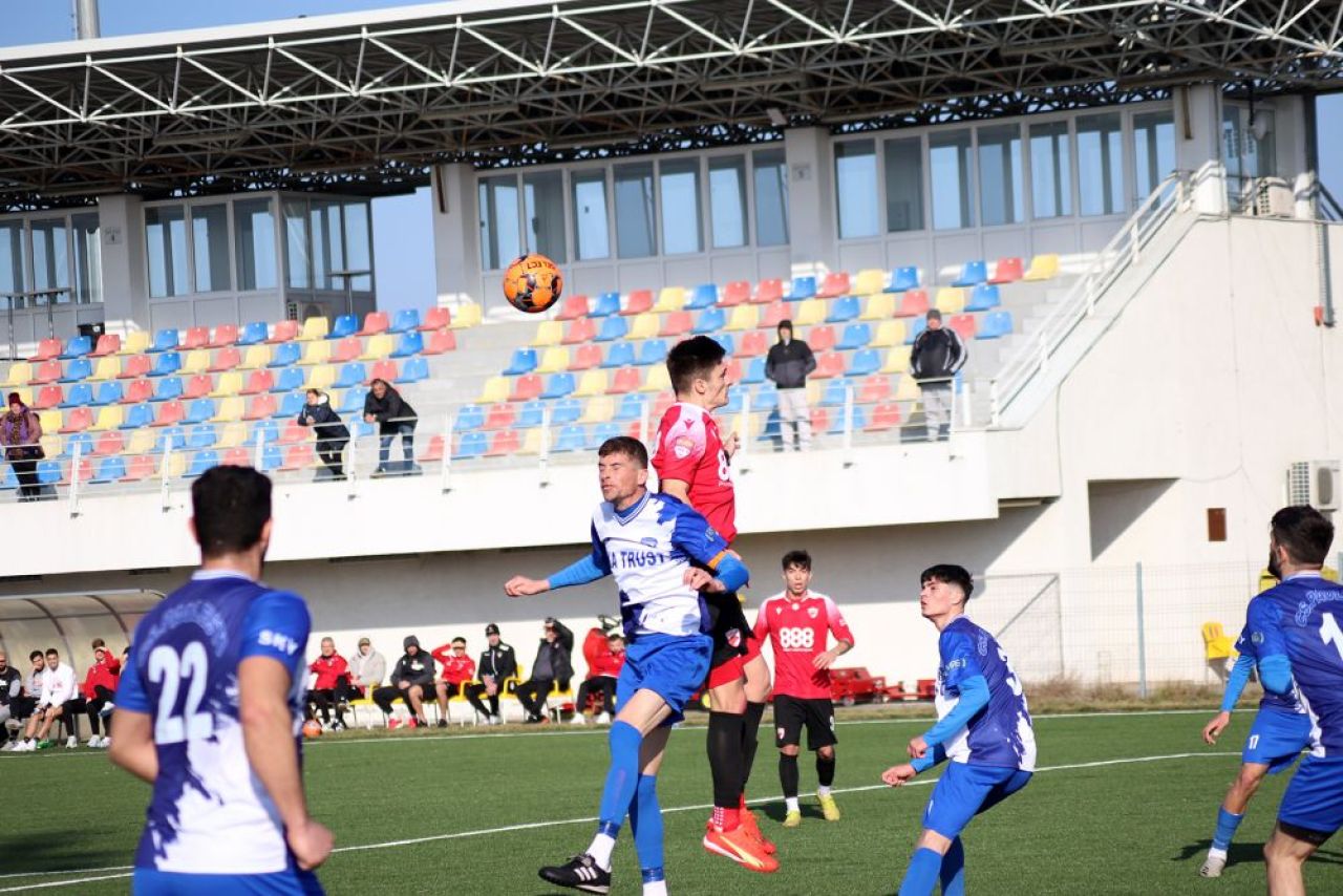 Dinamo nu a reușit să treacă de echipa lui Vali Lazăr în primul meci al anului! A debutat unul dintre ”gemenii golului”_46