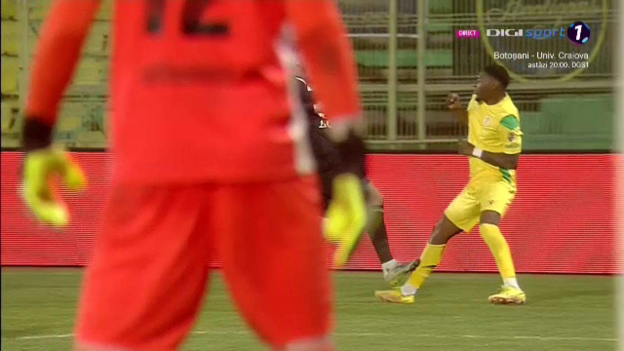 Constantin Budescu a scăpat de un cartonaș roșu în CS Mioveni - Petrolul! Intrare ”horror” asupra unui adversar_5