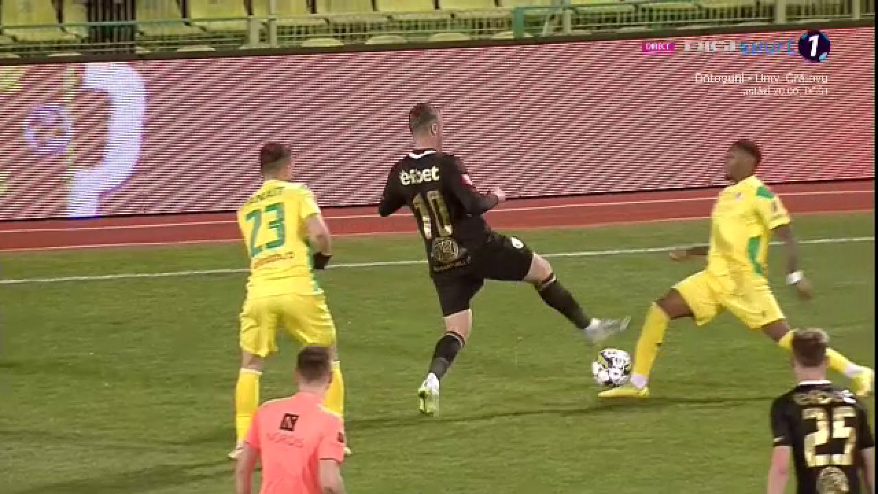 Constantin Budescu a scăpat de un cartonaș roșu în CS Mioveni - Petrolul! Intrare ”horror” asupra unui adversar_7