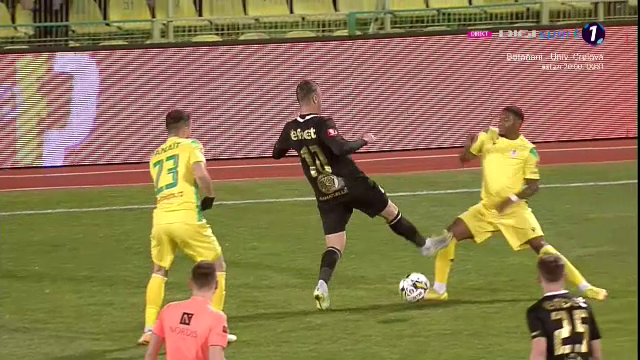Constantin Budescu a scăpat de un cartonaș roșu în CS Mioveni - Petrolul! Intrare ”horror” asupra unui adversar_8