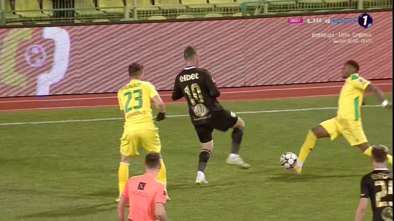 Constantin Budescu a scăpat de un cartonaș roșu în CS Mioveni - Petrolul! Intrare ”horror” asupra unui adversar_11