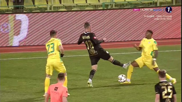 Constantin Budescu a scăpat de un cartonaș roșu în CS Mioveni - Petrolul! Intrare ”horror” asupra unui adversar_12