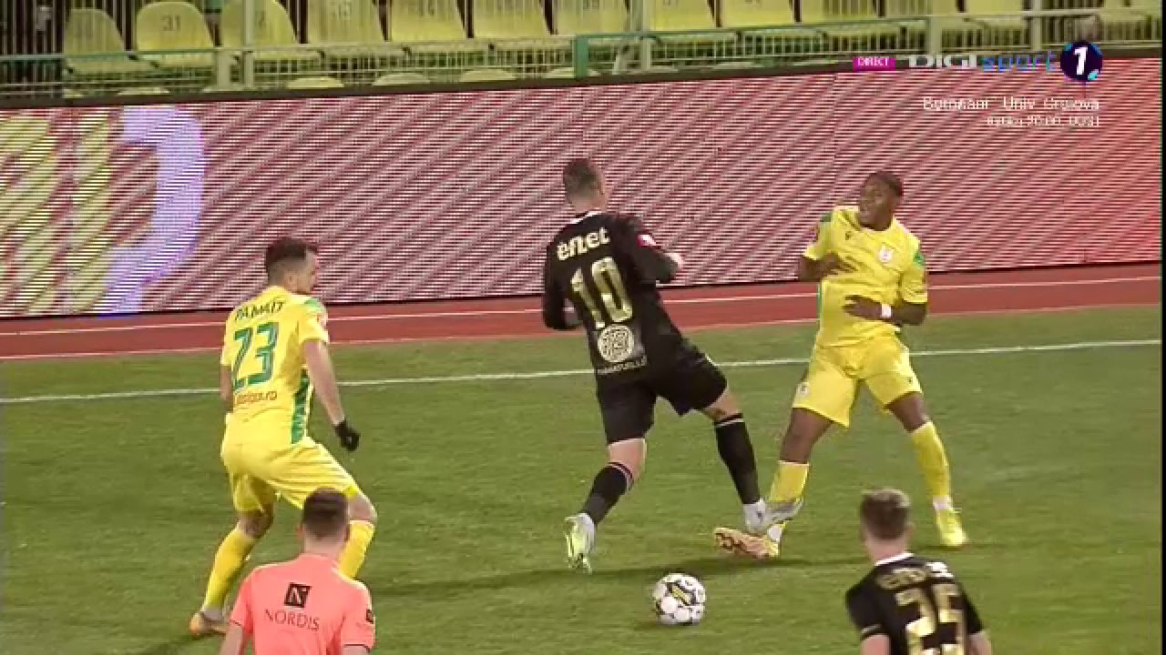 Constantin Budescu a scăpat de un cartonaș roșu în CS Mioveni - Petrolul! Intrare ”horror” asupra unui adversar_14
