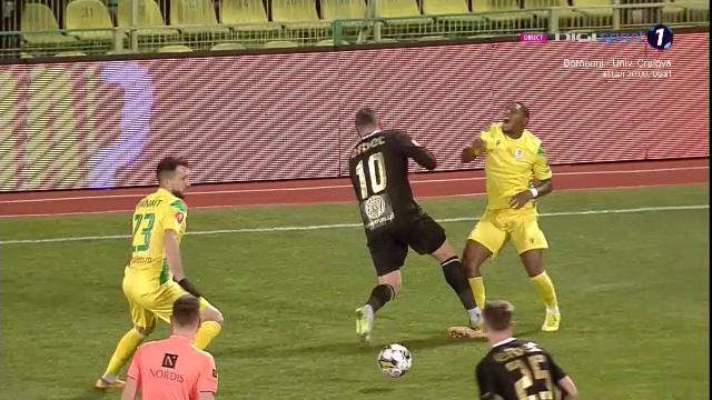 Constantin Budescu a scăpat de un cartonaș roșu în CS Mioveni - Petrolul! Intrare ”horror” asupra unui adversar_15