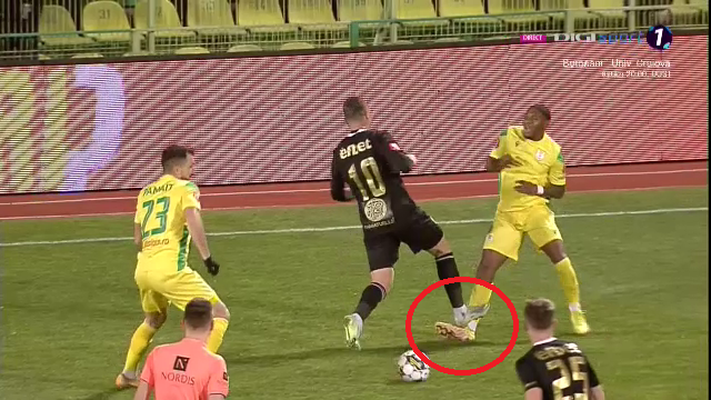 Constantin Budescu a scăpat de un cartonaș roșu în CS Mioveni - Petrolul! Intrare ”horror” asupra unui adversar_18