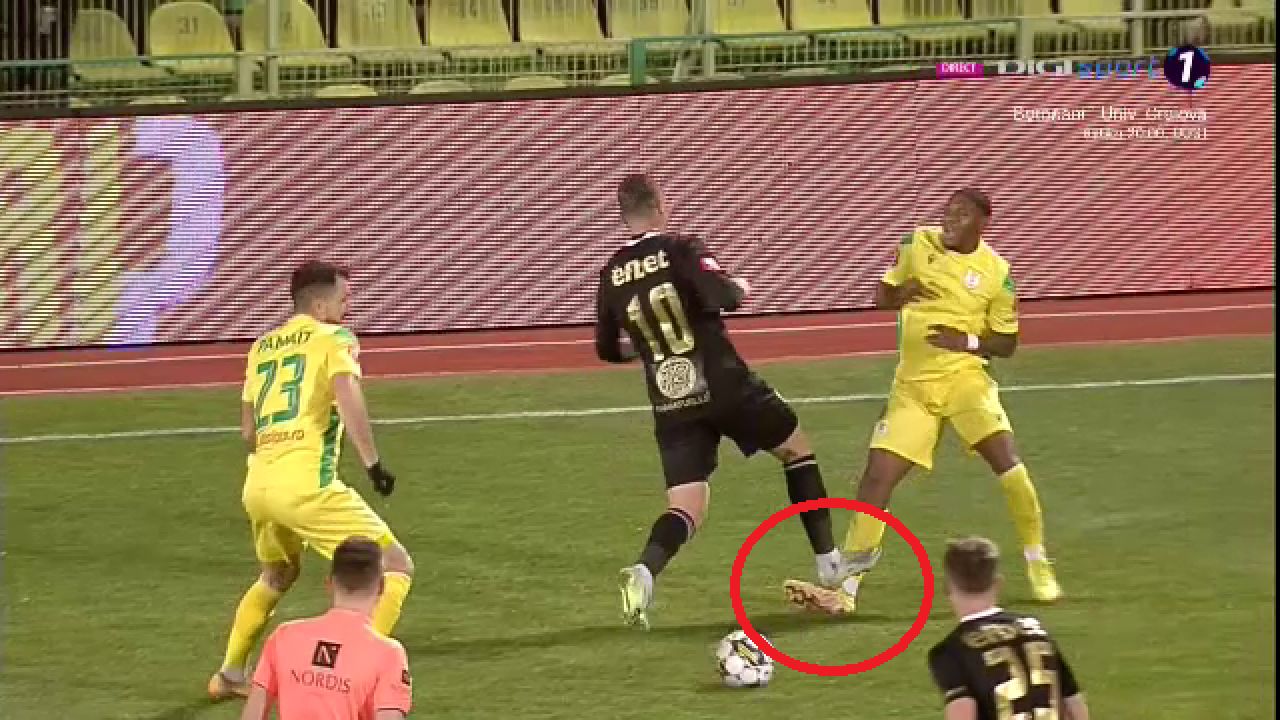 Constantin Budescu a scăpat de un cartonaș roșu în CS Mioveni - Petrolul! Intrare ”horror” asupra unui adversar_18