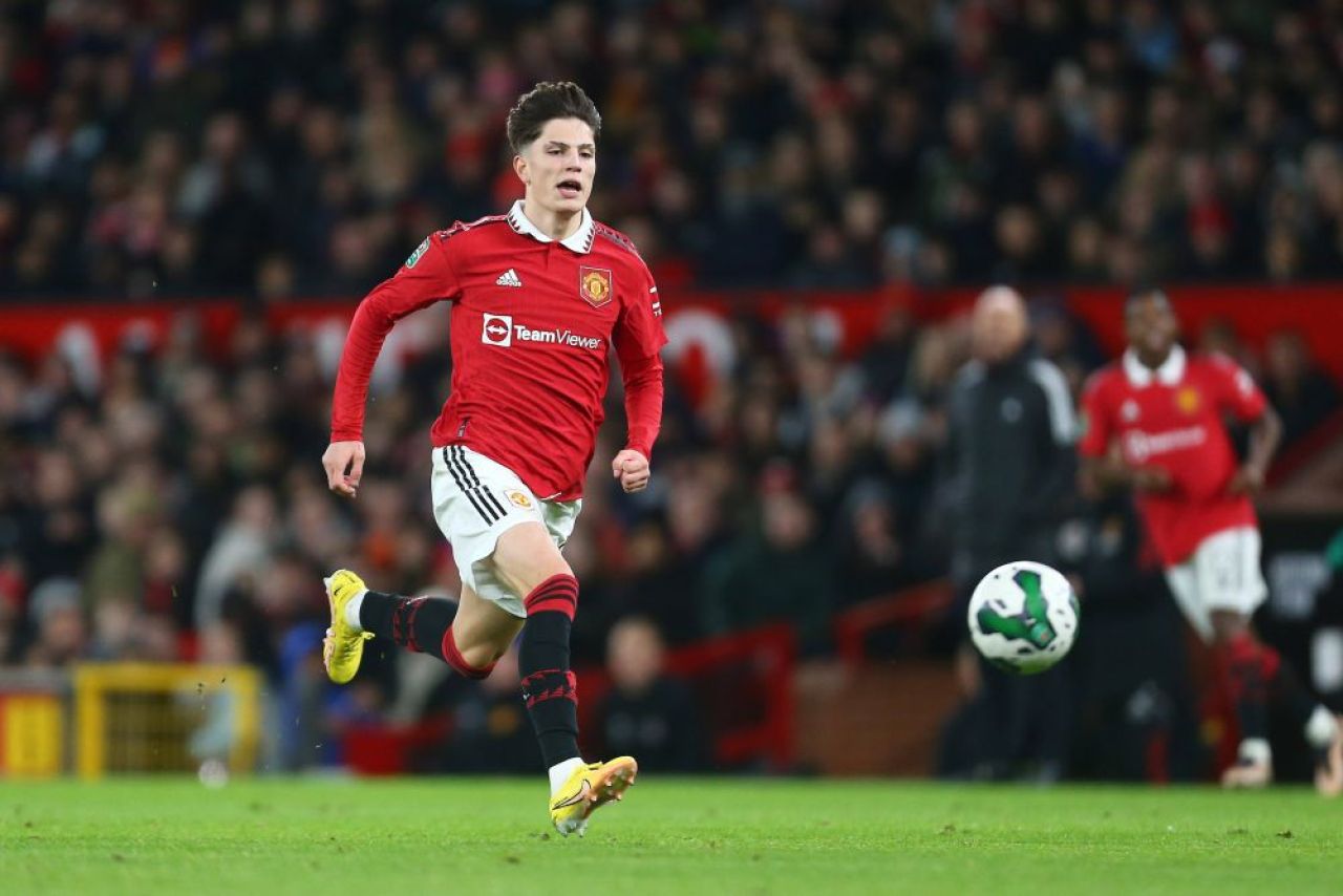 Record la Manchester United? Jucătorul care ar putea primi un contract pe OPT ani de la conducerea „diavolilor roșii”_2