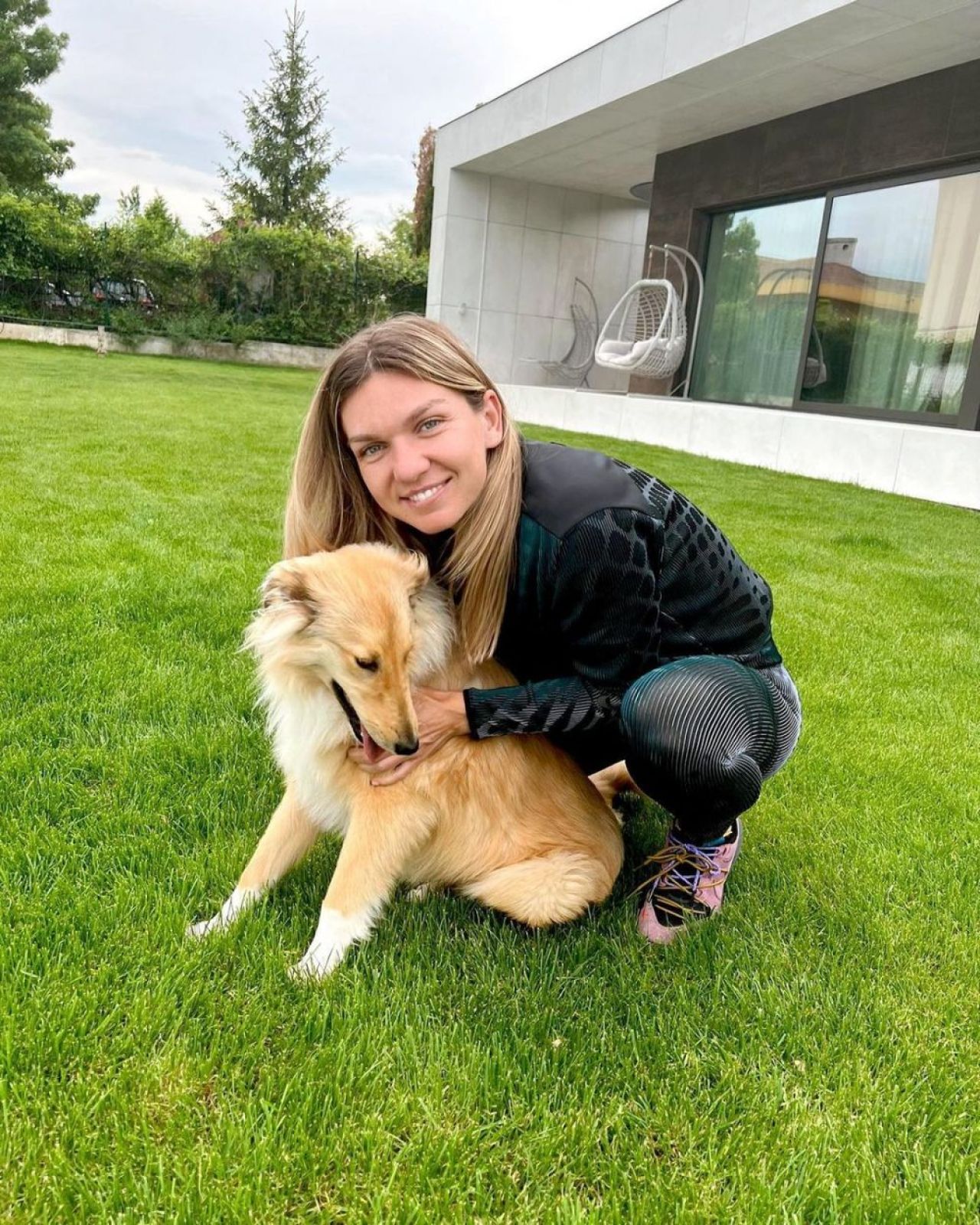 Simona Halep, imagini spectaculoase în costum de baie. A profitat de pauza de antrenamente pentru relaxare la piscină_11