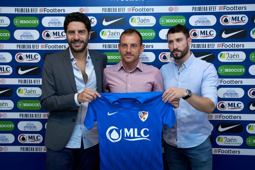 Oare e cu licență?! Primul antrenor care &icirc;și pregătește echipa prin telemuncă&nbsp;