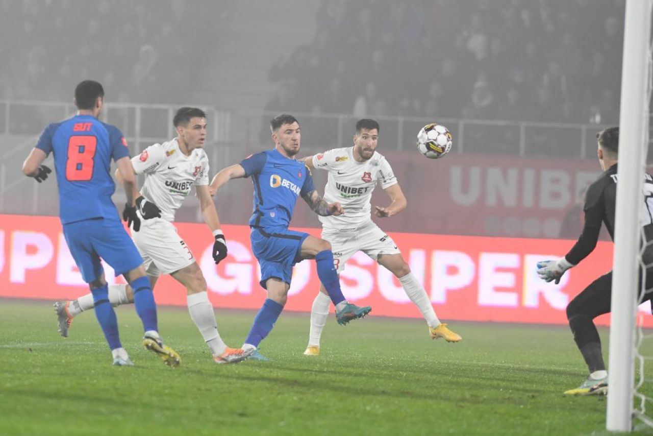 Debut 'all-inclusive' la FCSB pentru Deian Sorescu! A fost schimbat la pauză în meciul cu Hermannstadt _3