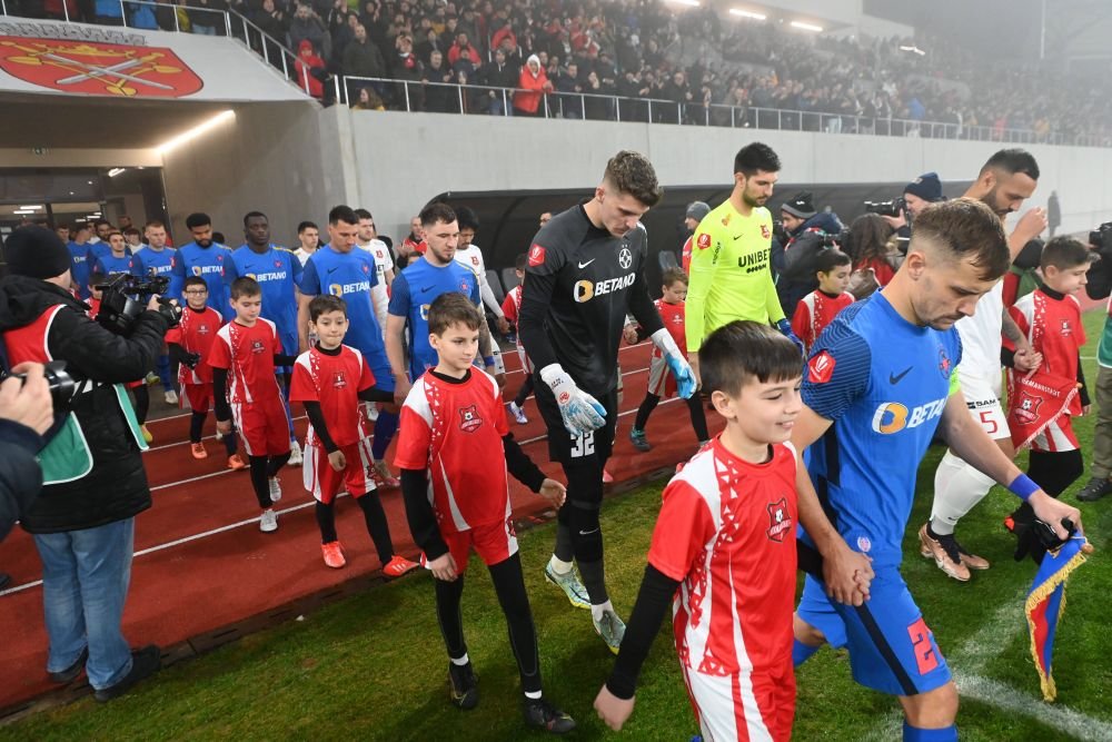 Debut 'all-inclusive' la FCSB pentru Deian Sorescu! A fost schimbat la pauză în meciul cu Hermannstadt _4