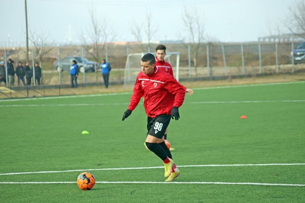 Mudryk de România! Un fotbalist român se antrenează de trei ori pe zi și copiază stilul de joc al starului de la Chelsea_2