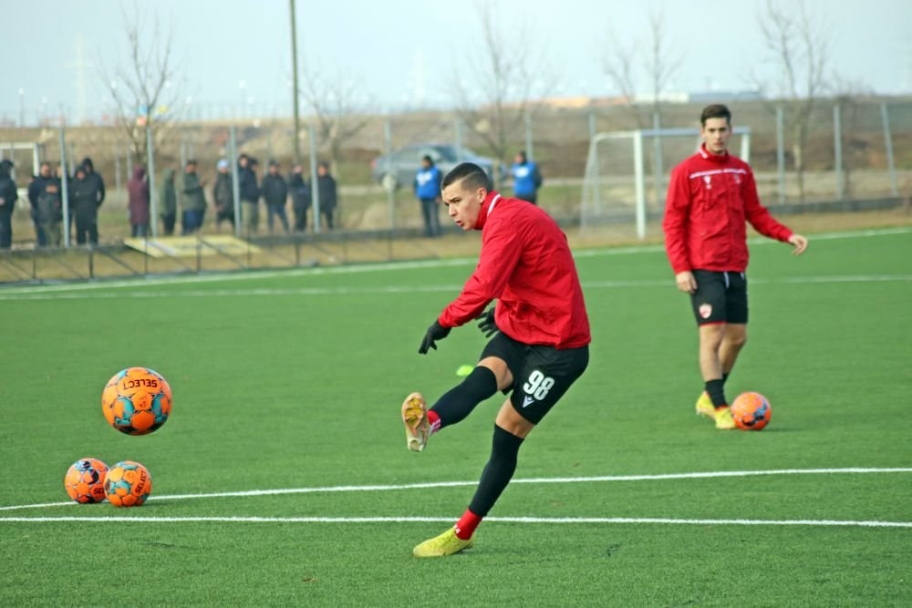 Mudryk de România! Un fotbalist român se antrenează de trei ori pe zi și copiază stilul de joc al starului de la Chelsea_3
