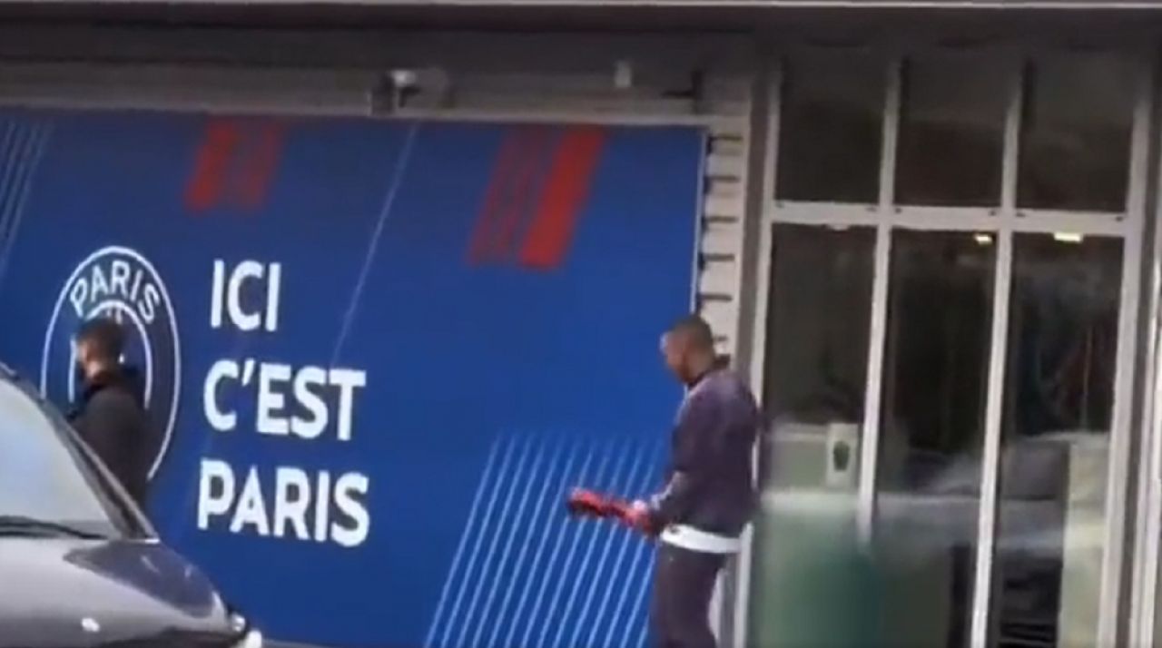 Martinez? Nu, Mbappe! Starul lui PSG a imitat gestul controversat al portarului Argentinei din finala Mondialului_1