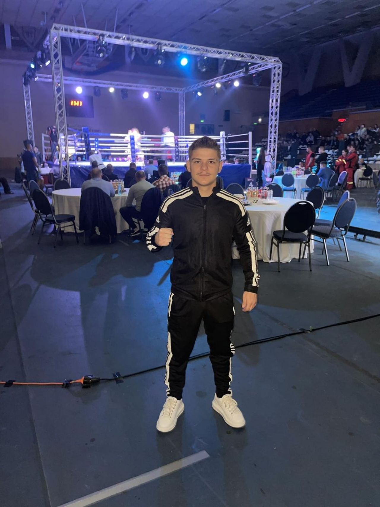 Debut victorios pentru Cosmin Gîrleanu la profesioniști! A învins prin TKO în runda a doua_4