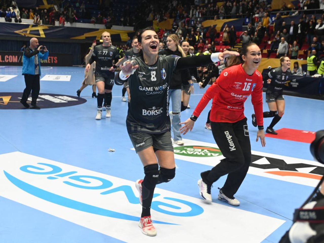 Cristina Neagu și drumul spre istorie: „M-am întors mai puternică după fiecare accidentare!” Ce a spus după golul 1.000 în Champions League _7