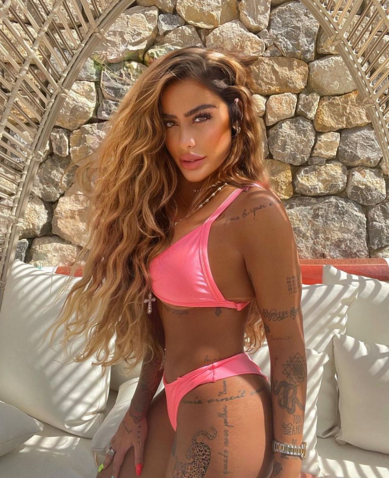 Sora lui Neymar și-a entuziasmat fanii cu cea mai nouă apariție. S-a îmbrăcat într-un costum de baie minusucul și s-a pozat așa_19
