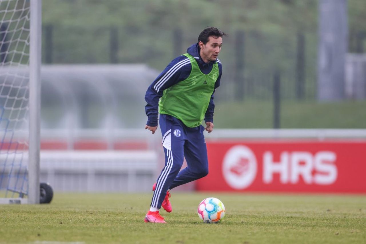 Un român a debutat în Bundesliga! A fost trimis în teren imediat după pauză_2