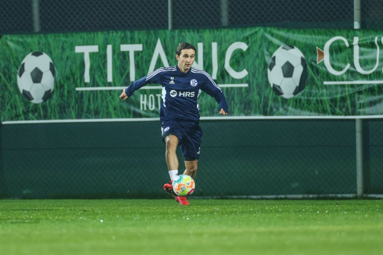 Un român a debutat în Bundesliga! A fost trimis în teren imediat după pauză_3