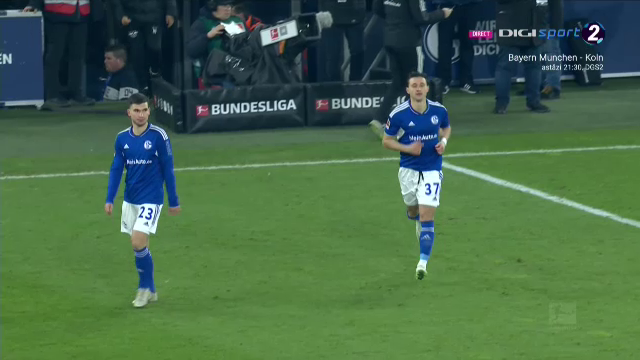 Un român a debutat în Bundesliga! A fost trimis în teren imediat după pauză_11