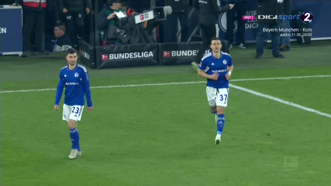Un român a debutat în Bundesliga! A fost trimis în teren imediat după pauză_11