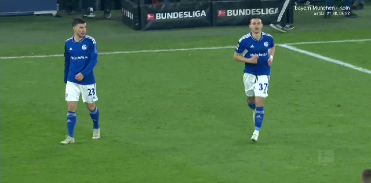Un român a debutat în Bundesliga! A fost trimis în teren imediat după pauză_12