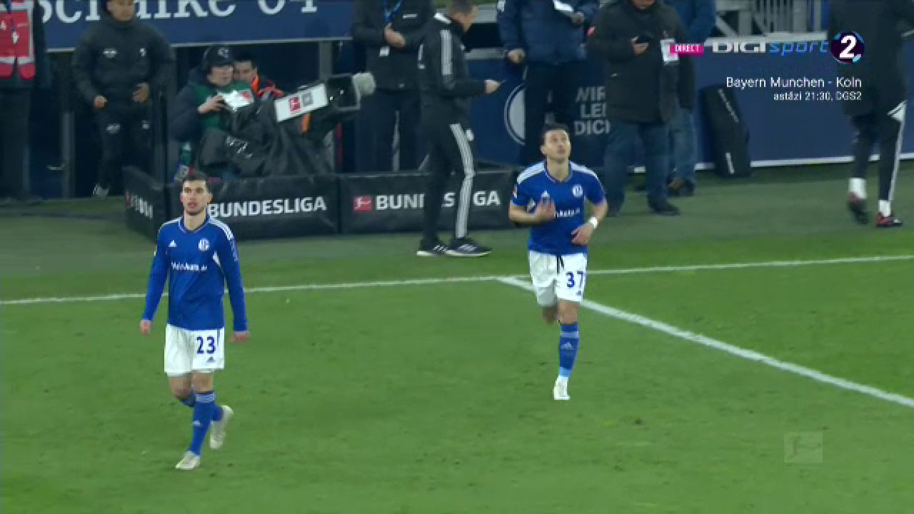 Un român a debutat în Bundesliga! A fost trimis în teren imediat după pauză_14