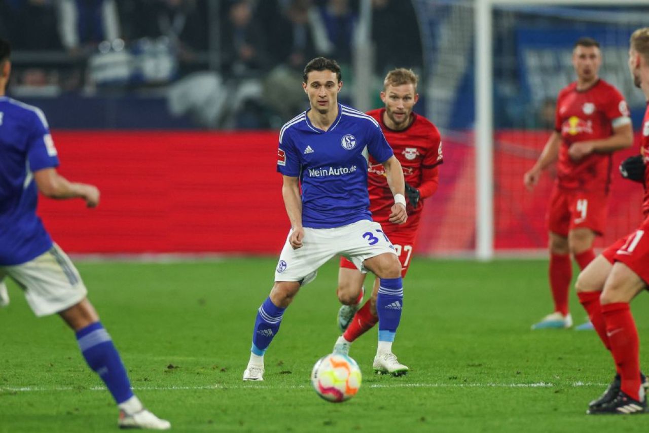 Un român a debutat în Bundesliga! A fost trimis în teren imediat după pauză_15