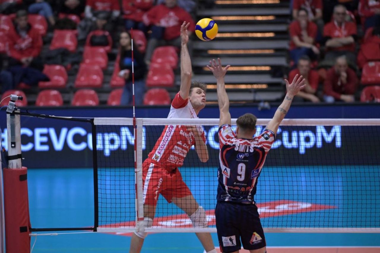 Final de drum în Europa pentru campioana României! A câștigat primul set, dar apoi a fost depășită clar_1