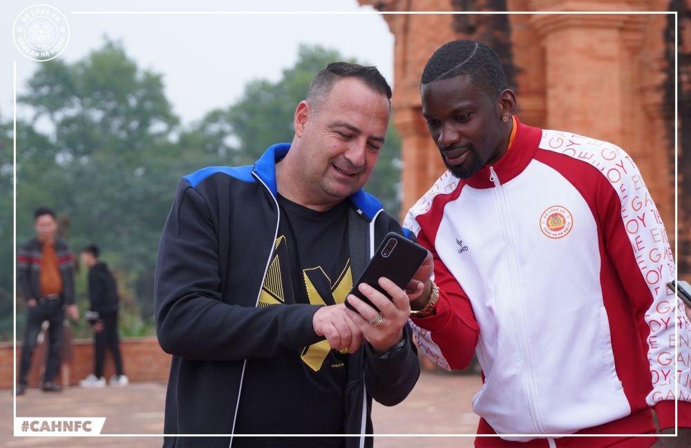 Juvhel Tsoumou, fostul atacant de la FCSB, a înscris primul gol la noua sa echipă! Cum a dansat alături de localnici_7