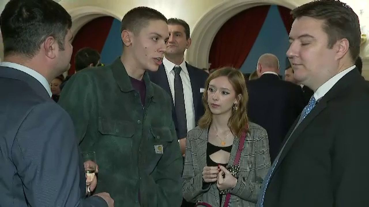 David Popovici, desemnat cel mai bun sportiv român din 2022. Însoțit de iubită, a răspuns la întrebarea