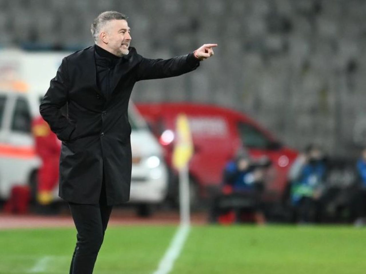 Edi, trebuie să găsești doar portar! Iordănescu poate alinia la națională un 3-5-2 format numai din fotbaliști din Serie B _11