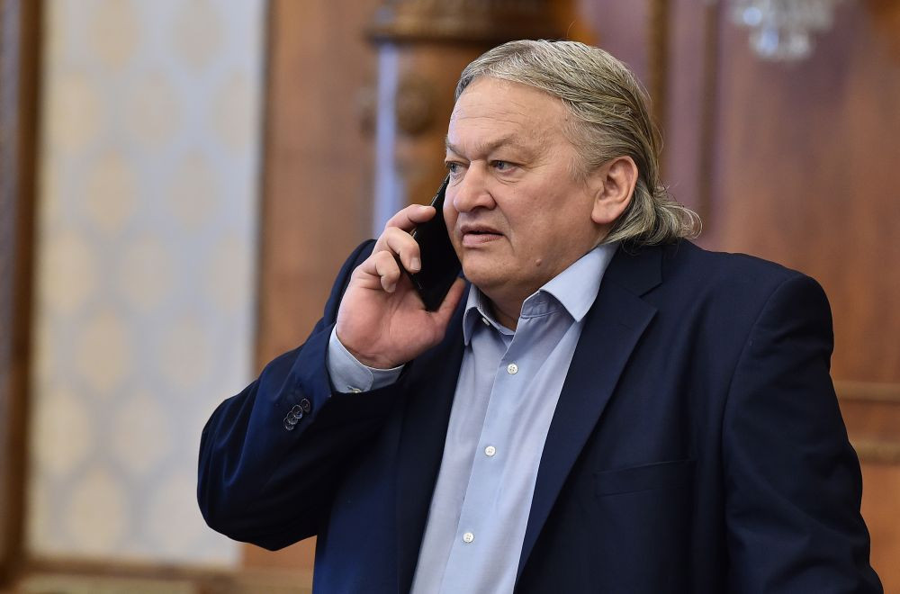 Scandal uriaș! Dănuț Lupu, acuzat că a sărit să bată un jucător care a refuzat să semneze rezilierea cu CS Dinamo: „M-a înjurat, mi-a zis că mă va face să mă las de fotbal!” Reacția lui Dănuț Lupu_6