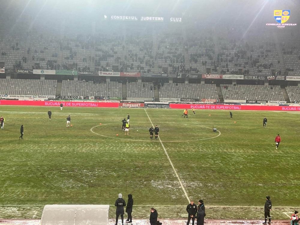 Atmosferă incendiară pe Cluj Arena. Suporterii gazdelor au realizat o coregrafie incendiară, în ciuda vremii _5