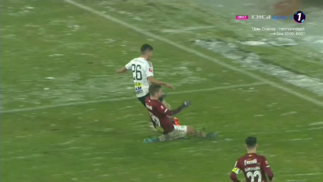 Verdictul specialistului la faza care a decis Universitatea Cluj - Rapid: ”E fault clar”_2
