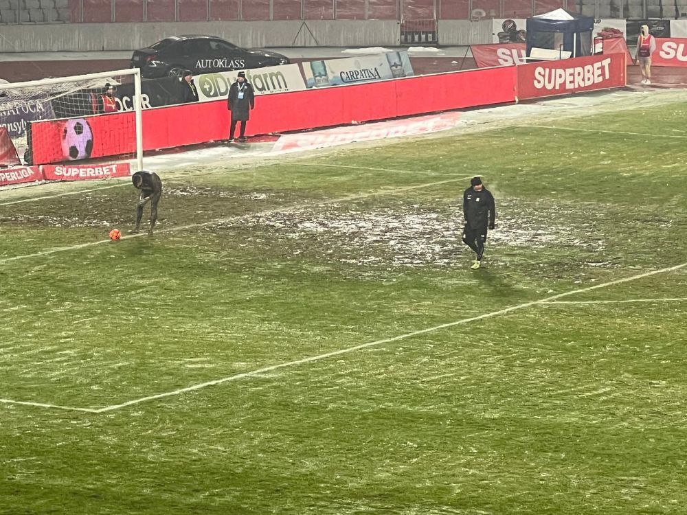 Măsura radicală luată de oficialitățile din Cluj după ce U Cluj - Rapid s-a jucat pe un gazon impracticabil_3